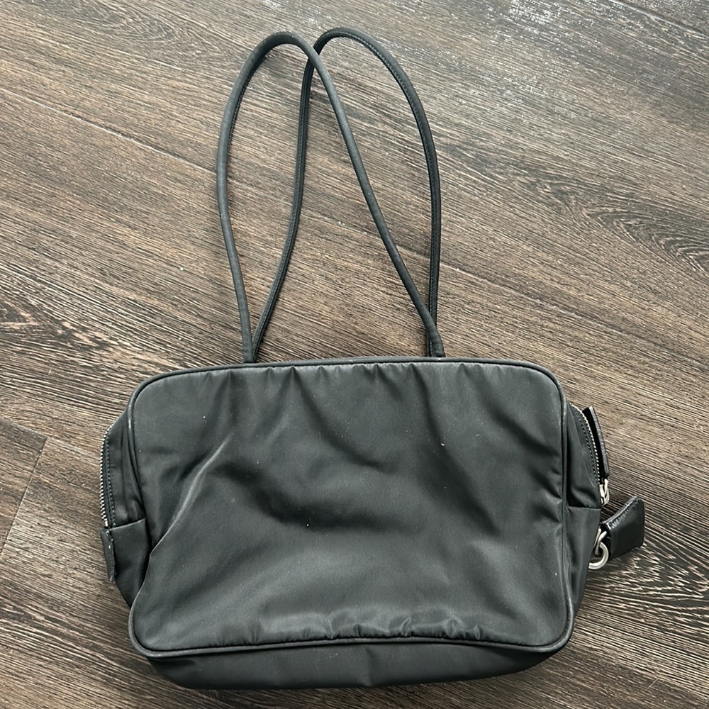 Prada bag excellent condition - Picture 4 of 7